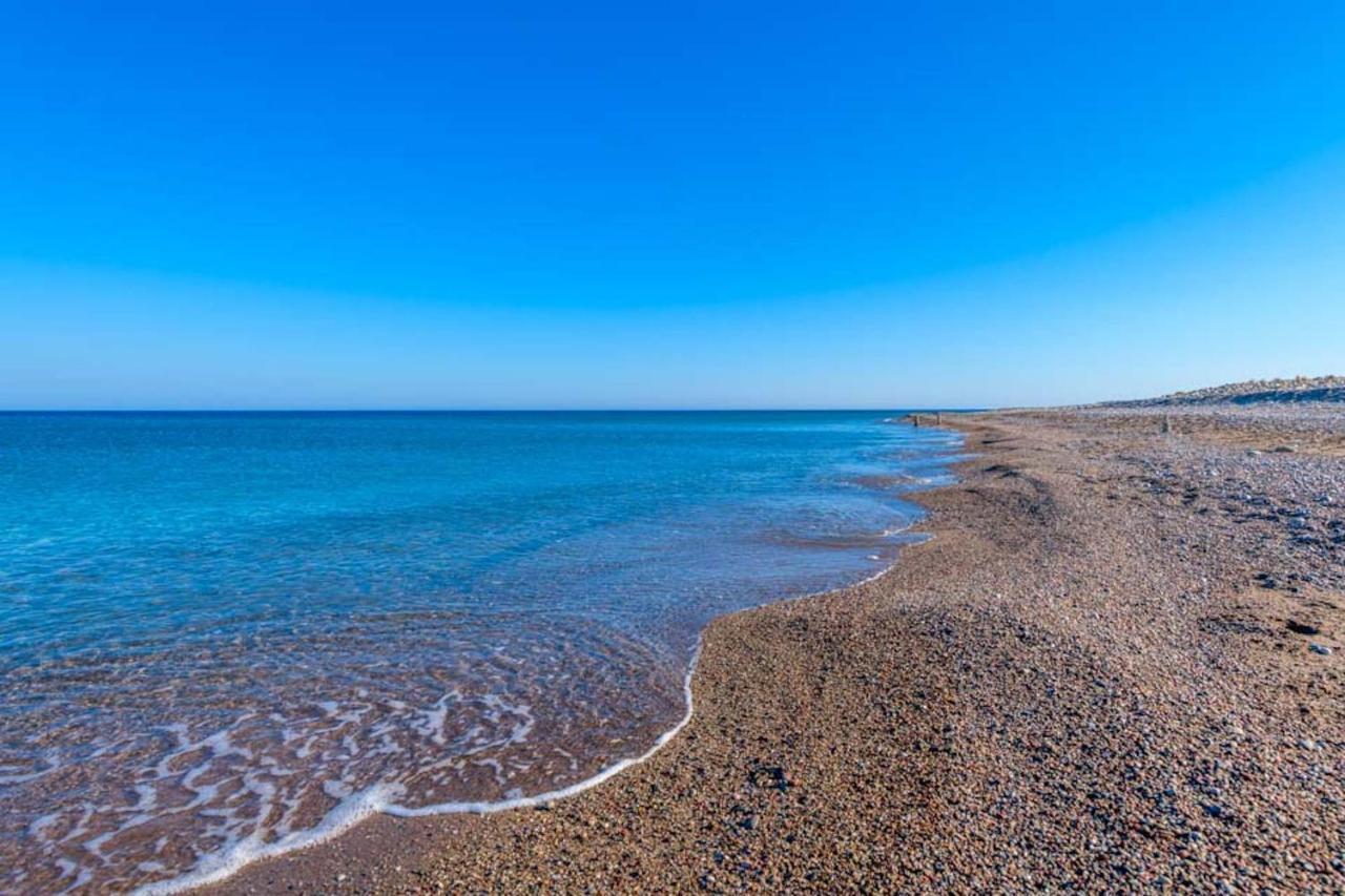 Seashore Beachfront Villa Лакания Экстерьер фото