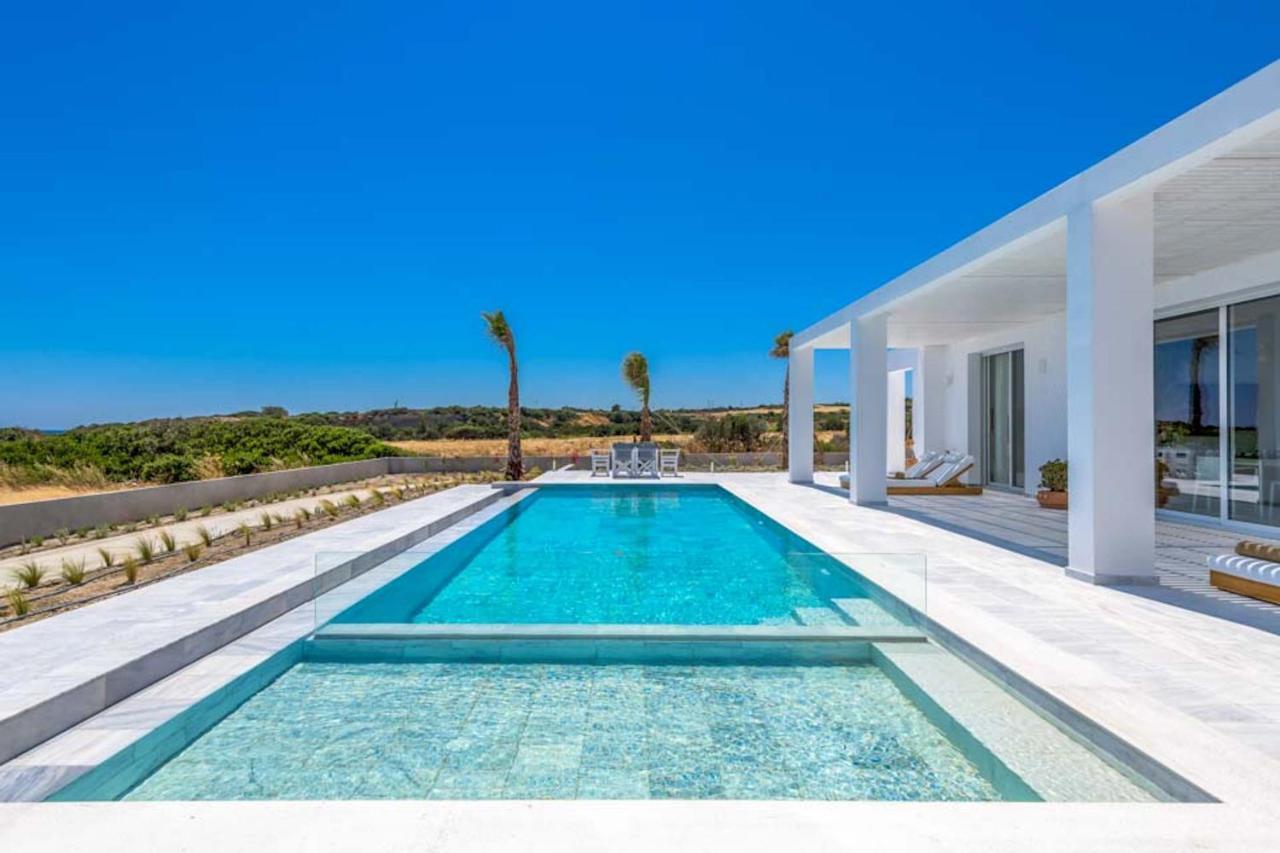 Seashore Beachfront Villa Лакания Экстерьер фото