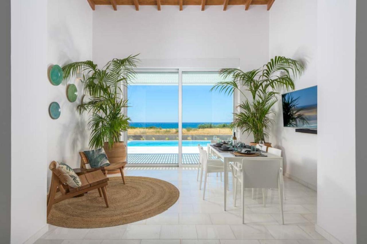 Seashore Beachfront Villa Лакания Экстерьер фото